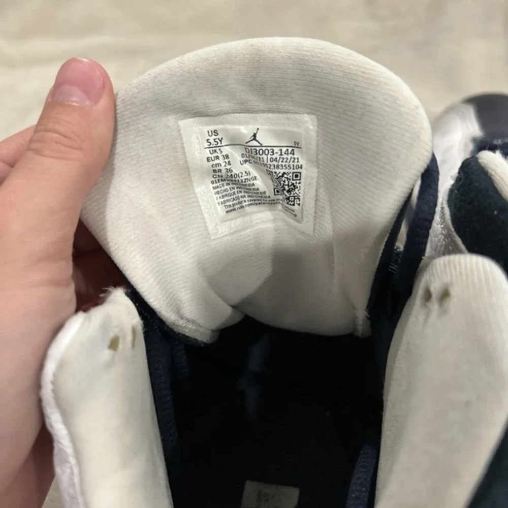 Size 5.5Y - Nike Air Jordan XIII Retro Obsidian‎ Sneakers K0107